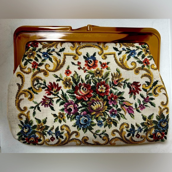 VINTAGE: Floral Tapestry Bakelike, kissy lock top,  bag. - Picture 1 of 16